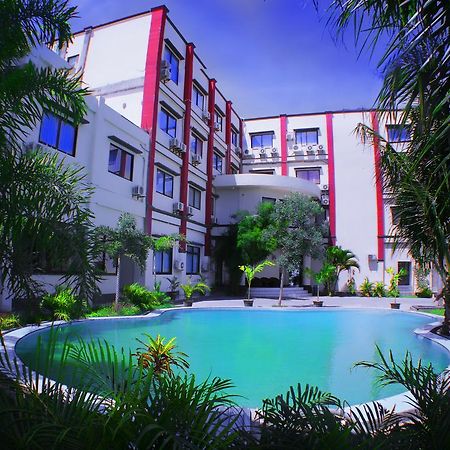Grand Duta Hotel Palu Exteriör bild