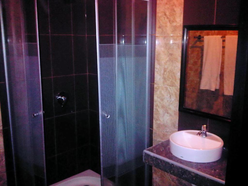 Grand Duta Hotel Palu Rum bild